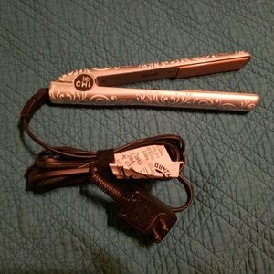 LIKE NEW - Chi Flat Iron